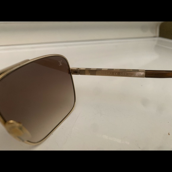 For more Lv - Picture 2 of 3